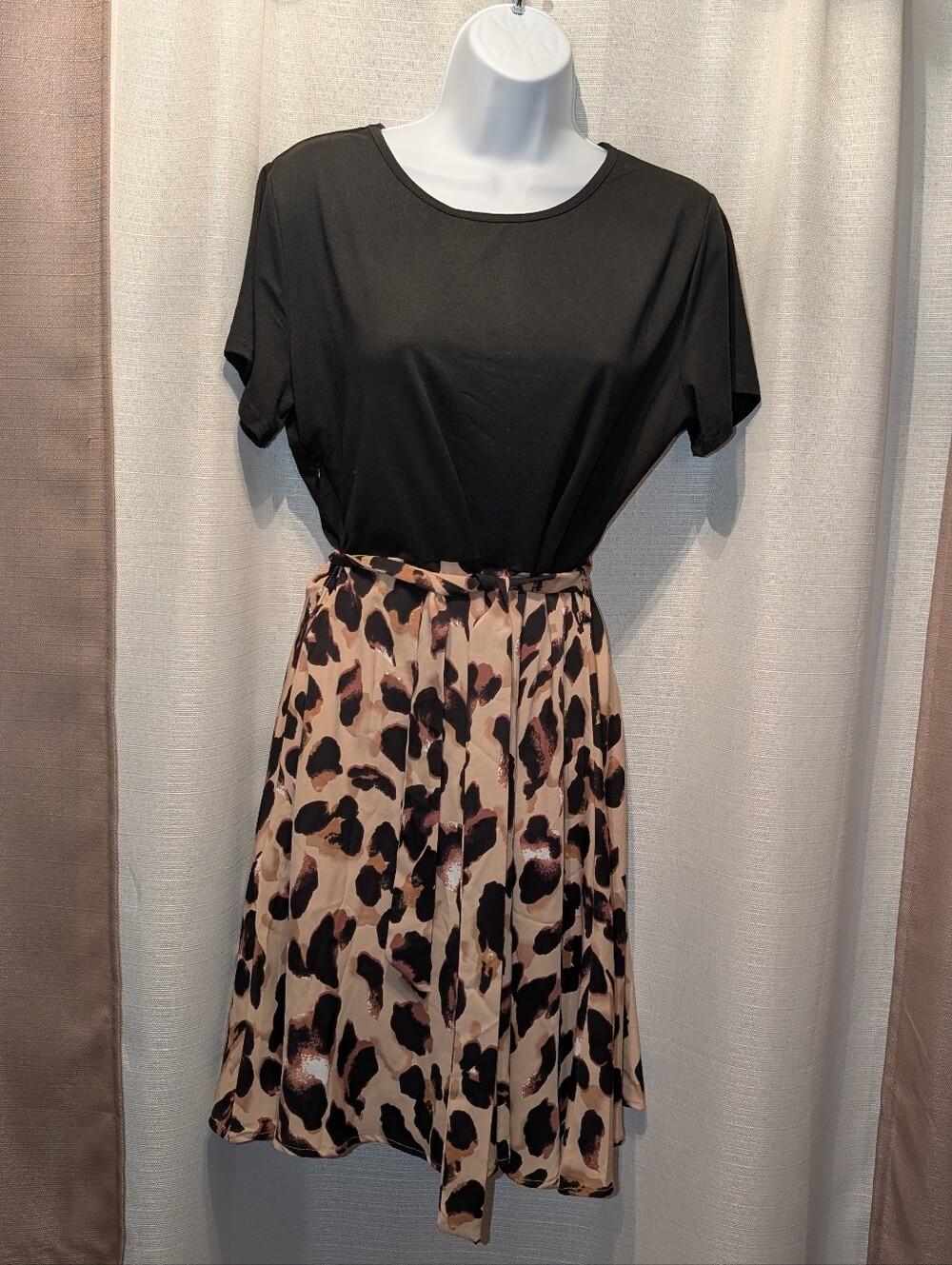 Black Top Leopard Print Midi Dress - Stylish Contrast Fit